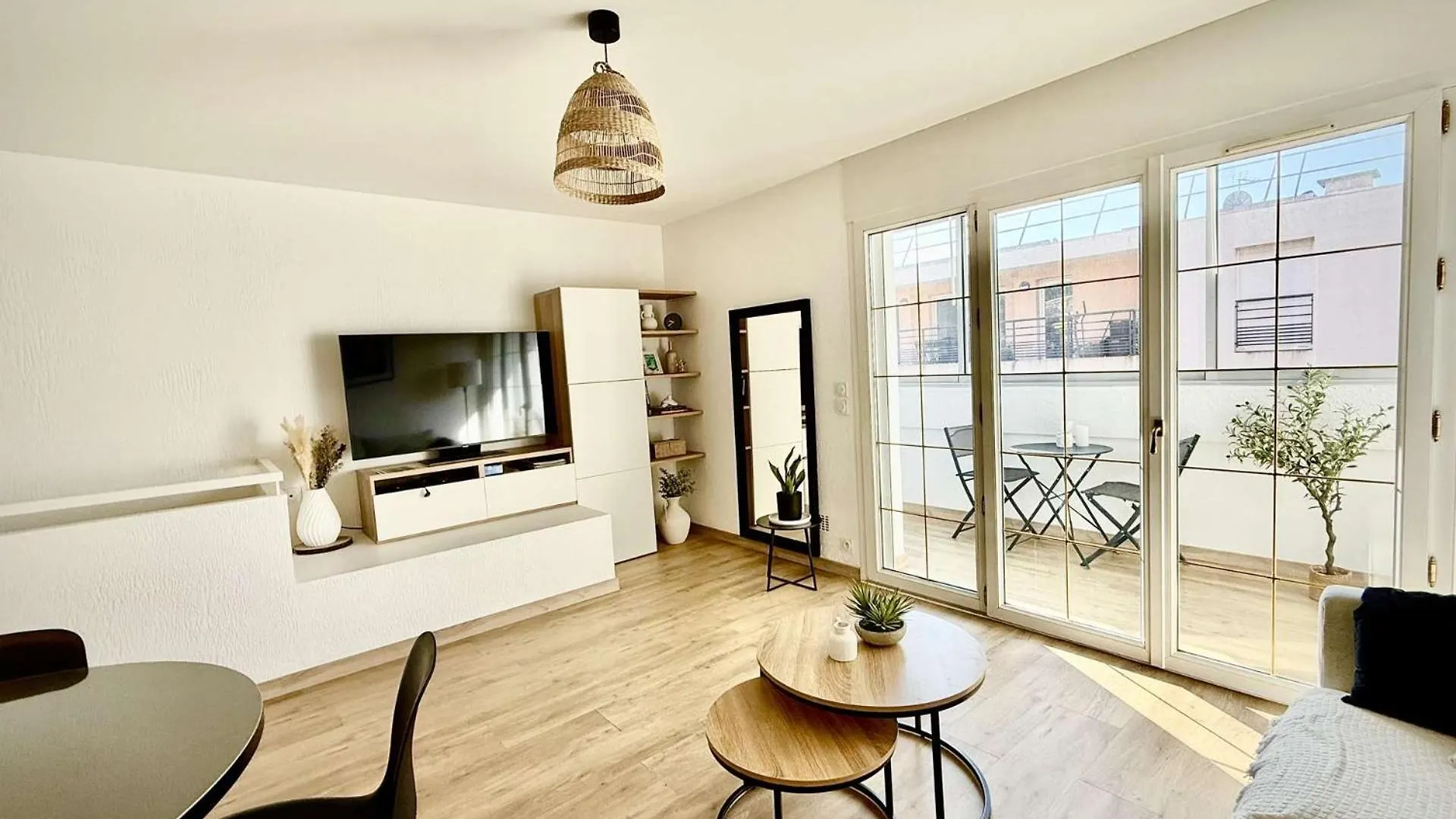 T3- Renove- Clim- Plages- Commerces Le Lavandou Frankrig